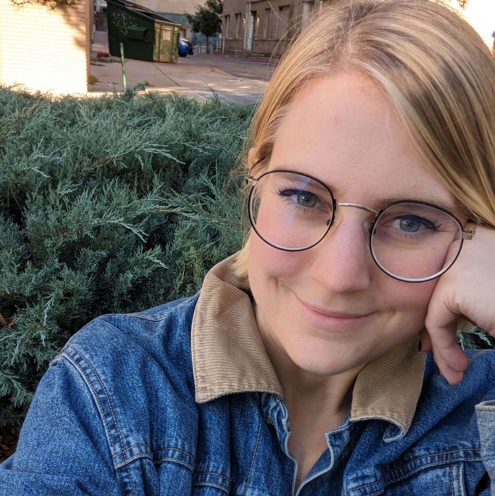 Meet your Posher, Emily